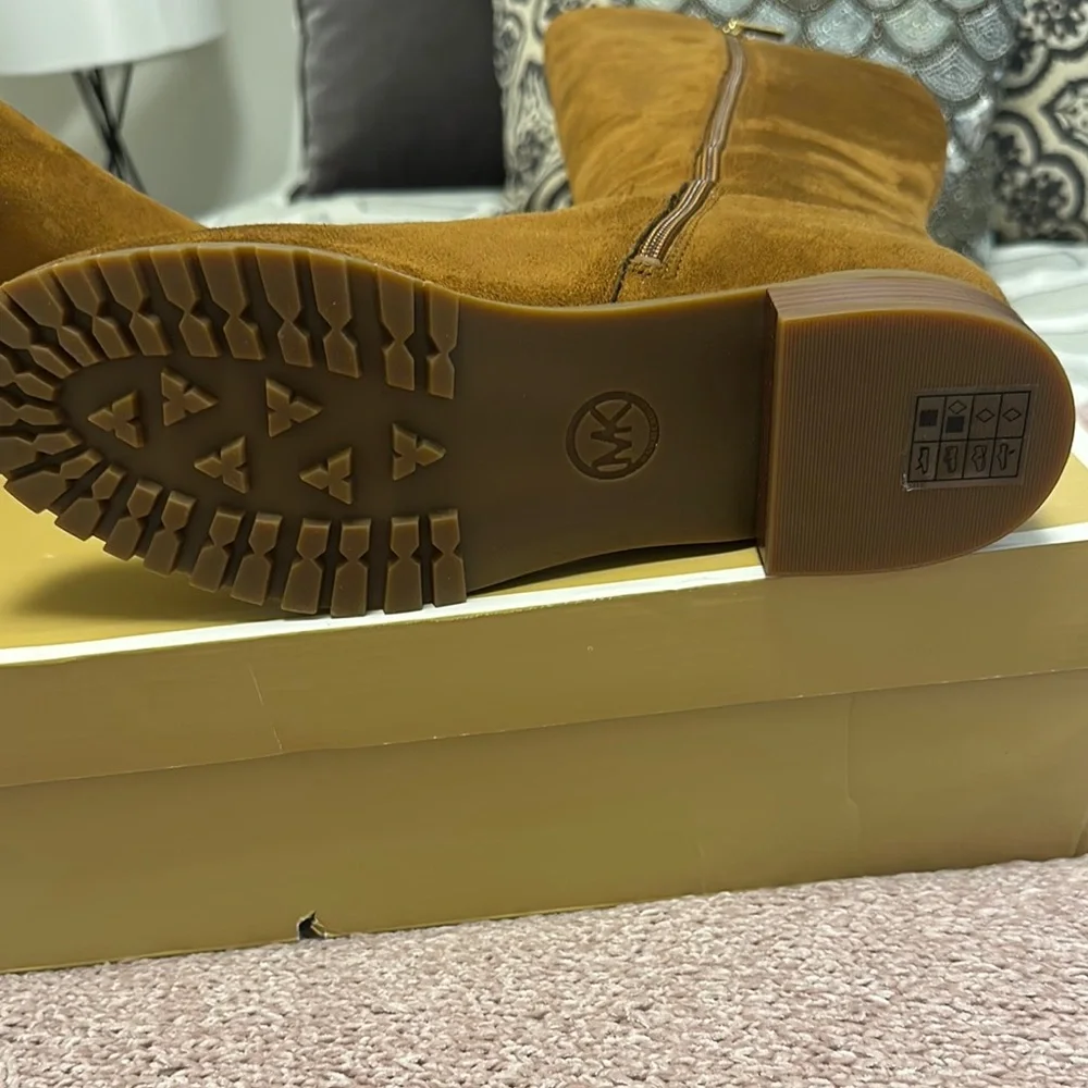 Michael Kors Knee-High Women's Boots in Color Luggage size 10WS NIB - Picture 3 of 13